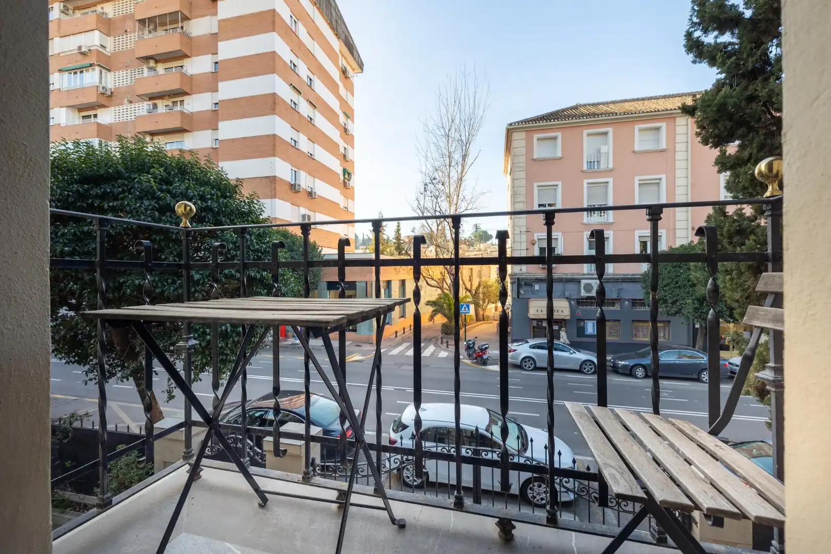 Chalet con piscina en venta en Calle Granada 46