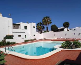 Piscina de Casa o xalet en venda en Yaiza amb Terrassa, Moblat i Piscina comunitària