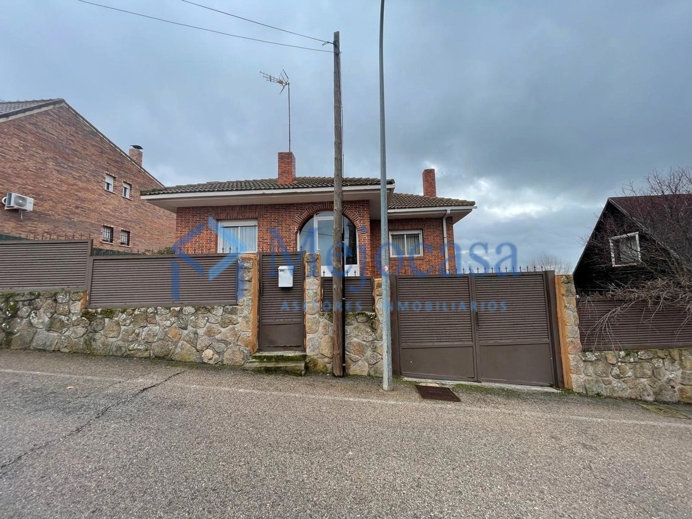 Exterior view of House or chalet for sale in Móstoles  with Heating, Private garden and Storage room