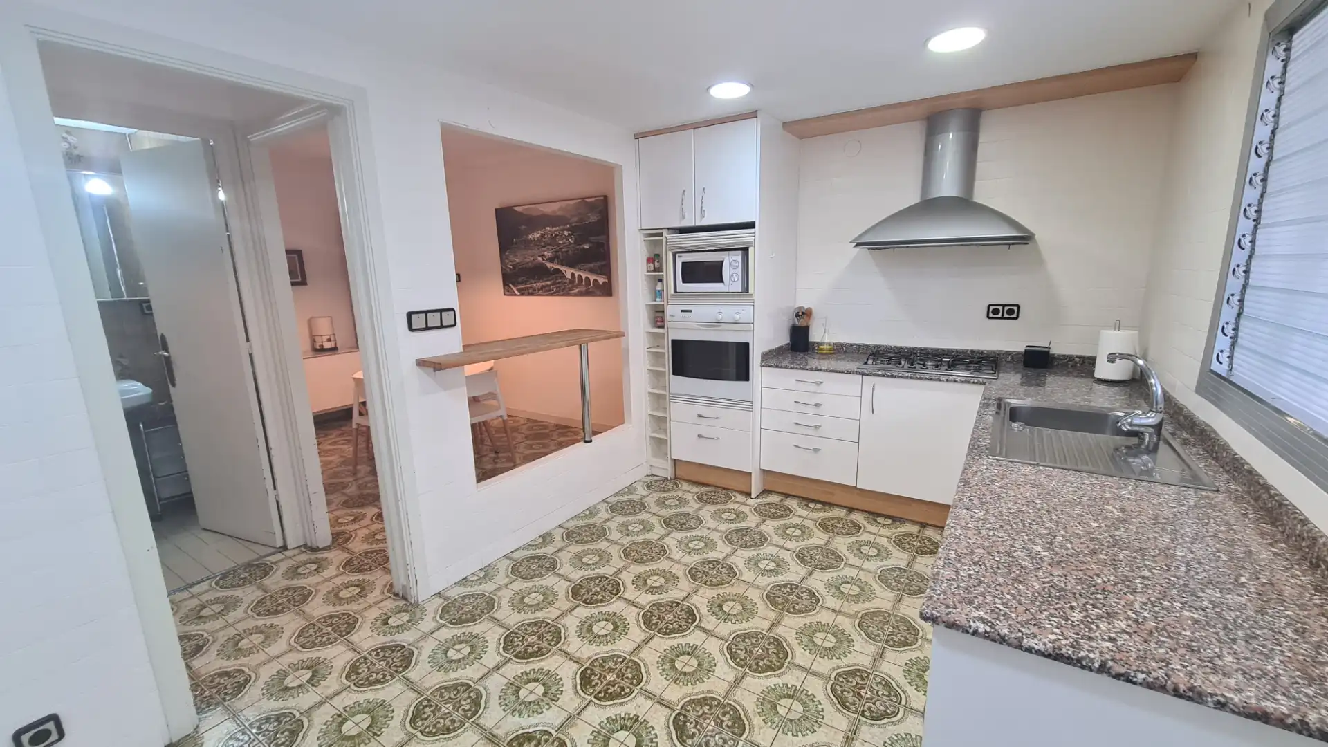 Küche von Wohnung zum Verkauf in Barcelona mit Heizung, Privatgarten und Parkett