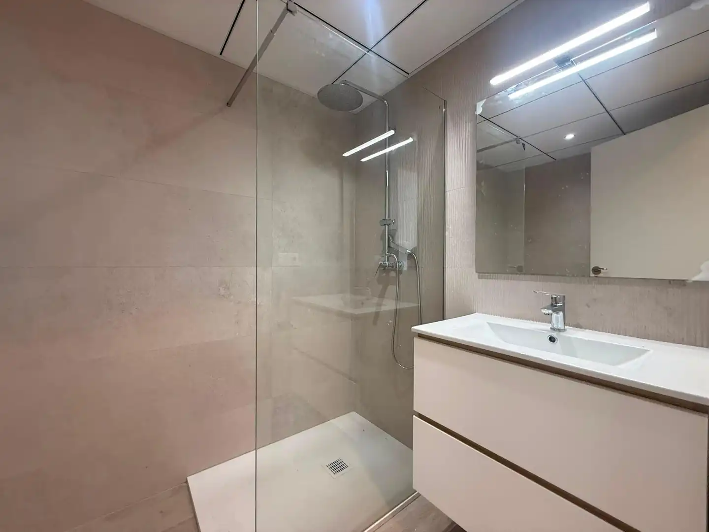 Baño de Apartamento en venta en Deltebre con Calefacción, Terraza y Balcón