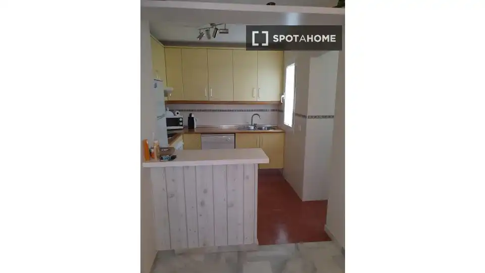Cuina de Apartament per a compartir en Rota amb Aire condicionat, Terrassa i Moblat