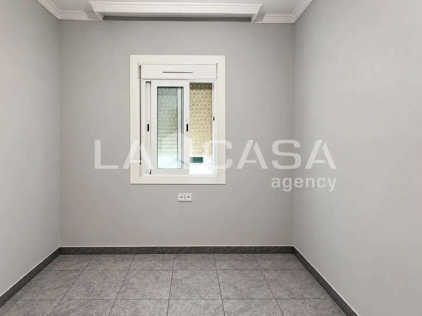 Piso en venta en Santa Coloma de Gramenet con Amueblado, Horno y Balcón
