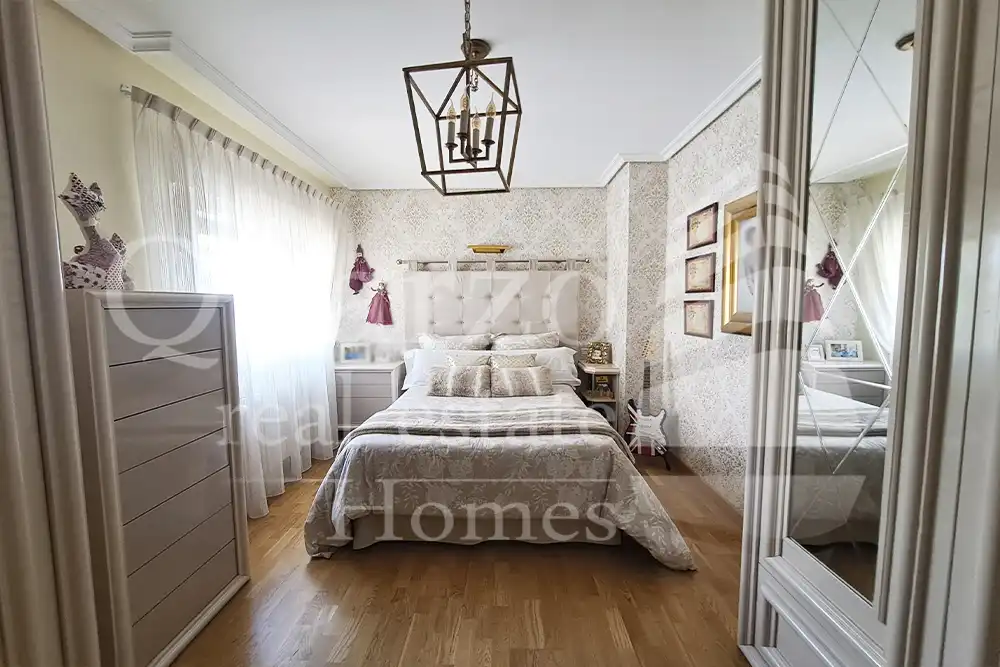 Habitación de Casa adosada en venta en Plasencia con Calefacción, Terraza y Balcón