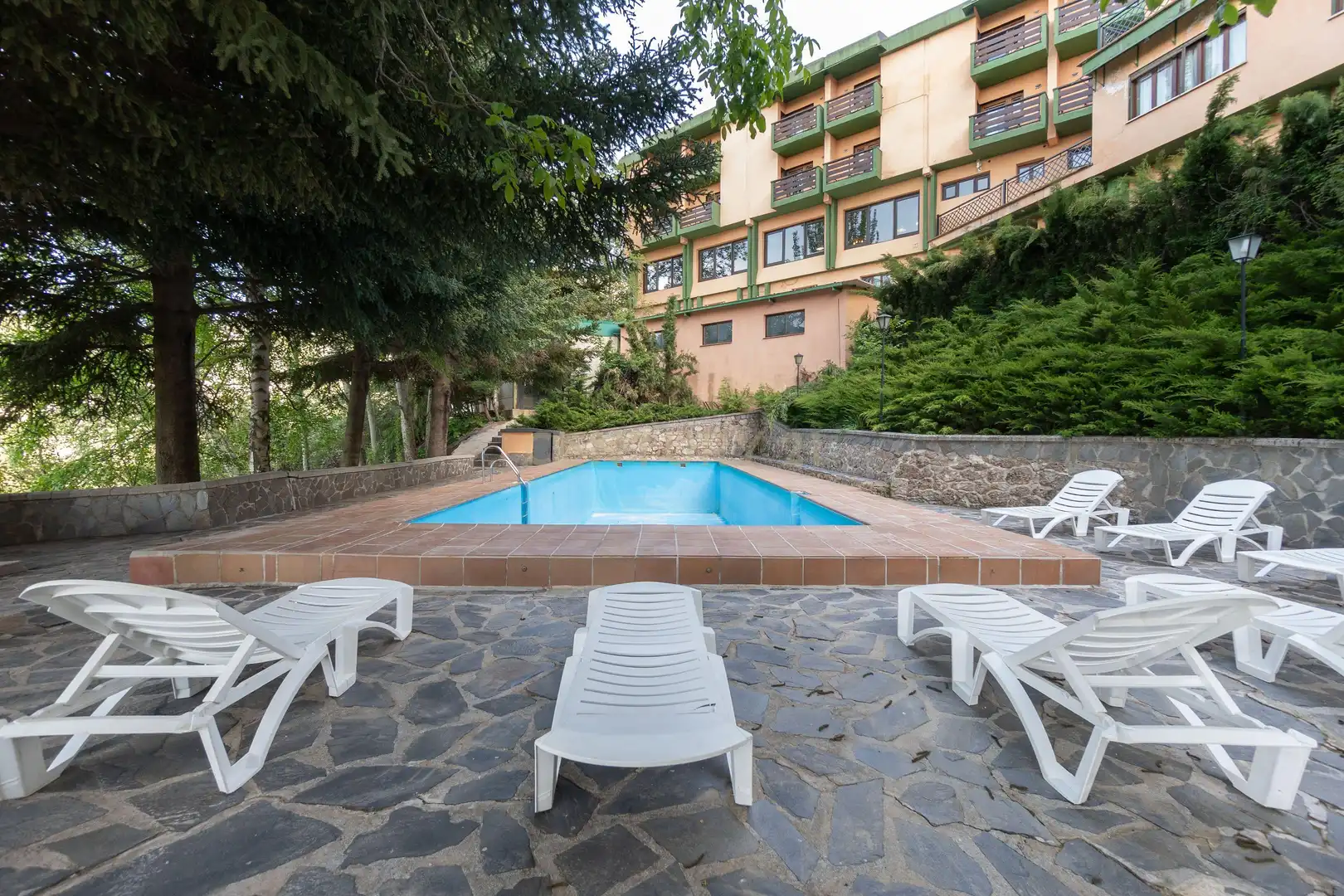 Schwimmbecken von Gebäude zum Verkauf in Sierra Nevada mit Gemeinschaftspool
