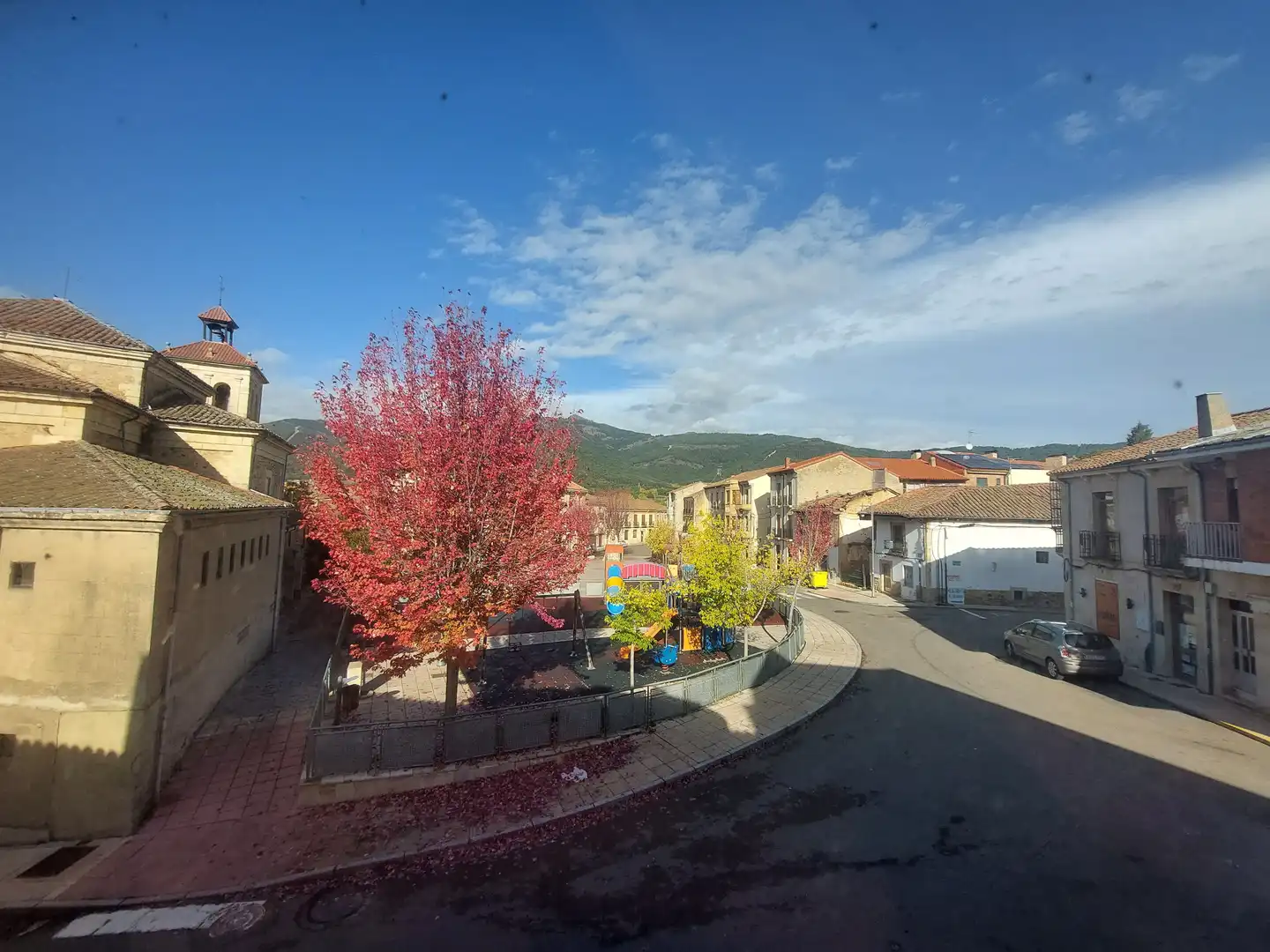 Vista exterior de Casa o xalet en venda en Boñar amb Calefacció, Jardí privat i Terrassa