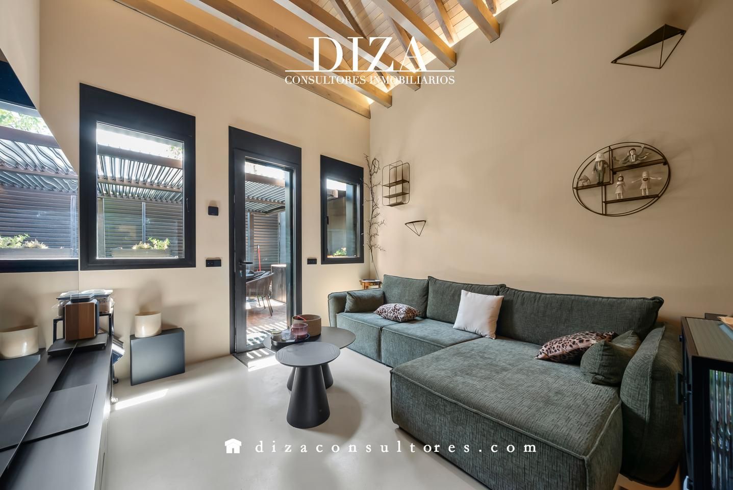 Sala d'estar de Casa o xalet en venda en  Madrid Capital amb Aire condicionat, Calefacció i Jardí privat
