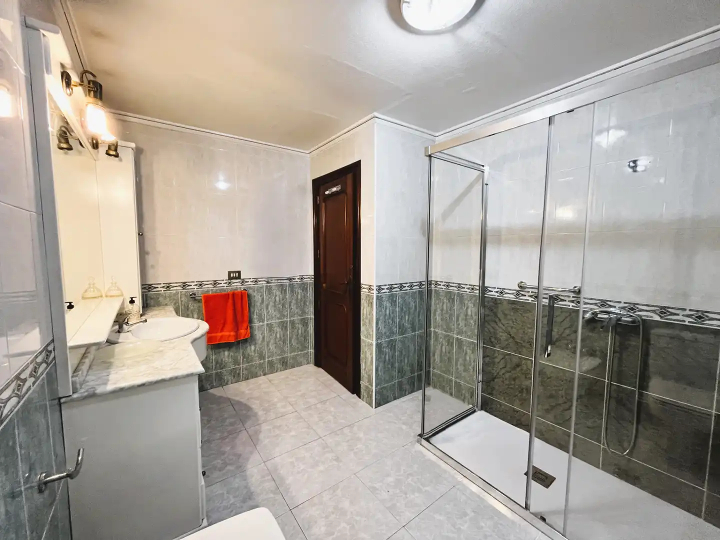 Bathroom of Flat for sale in Orihuela  with Air Conditioner, Heating and Furnished