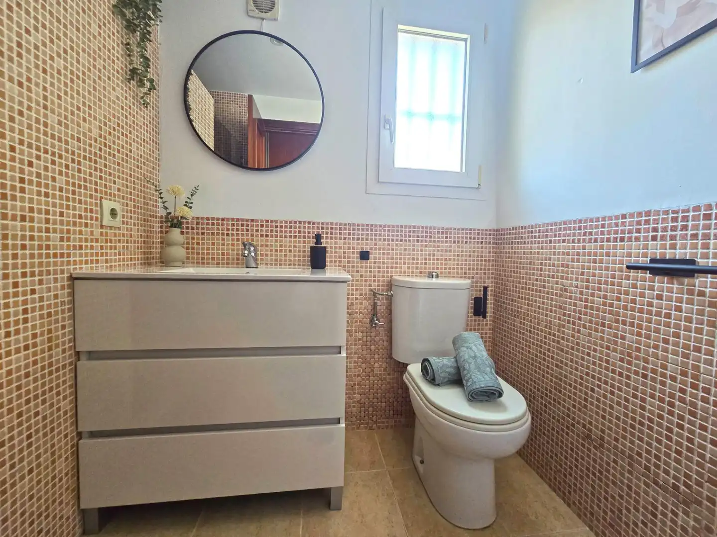 Bathroom of Detached homes for sale in Alcalá del Río