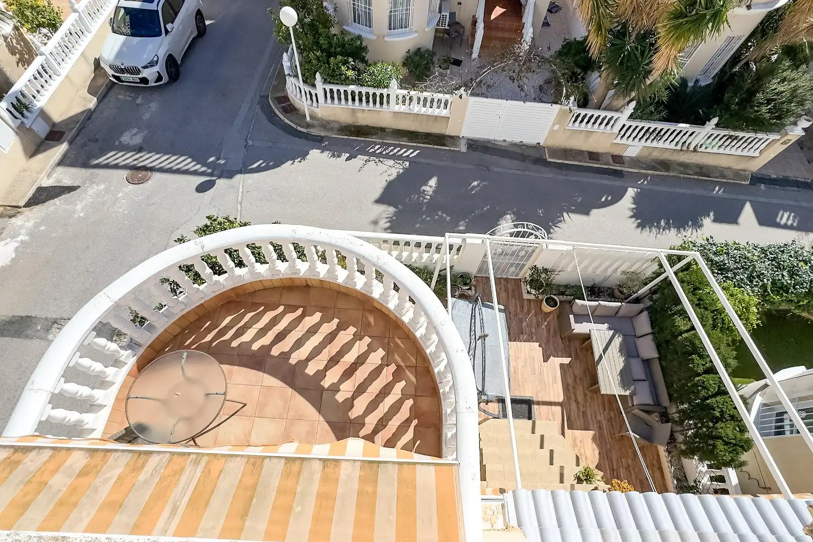 Vista exterior de Casa o xalet en venda en Orihuela amb Aire condicionat, Calefacció i Jardí privat
