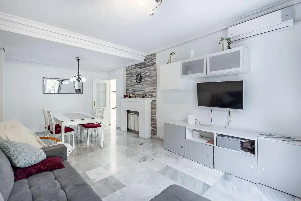 Wohnzimmer von Einfamilien-Reihenhaus zur Miete in Alhendín