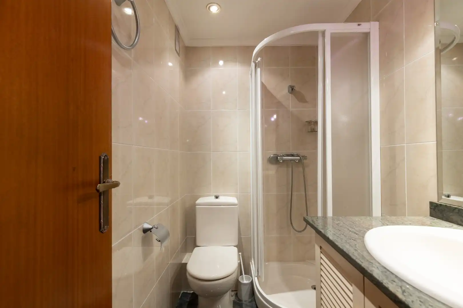 Badezimmer von Wohnung zum Verkauf in Tarragona mit Heizung, Parkett und Terrasse