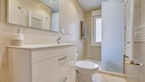 Bathroom of Flat for sale in  Pamplona / Iruña