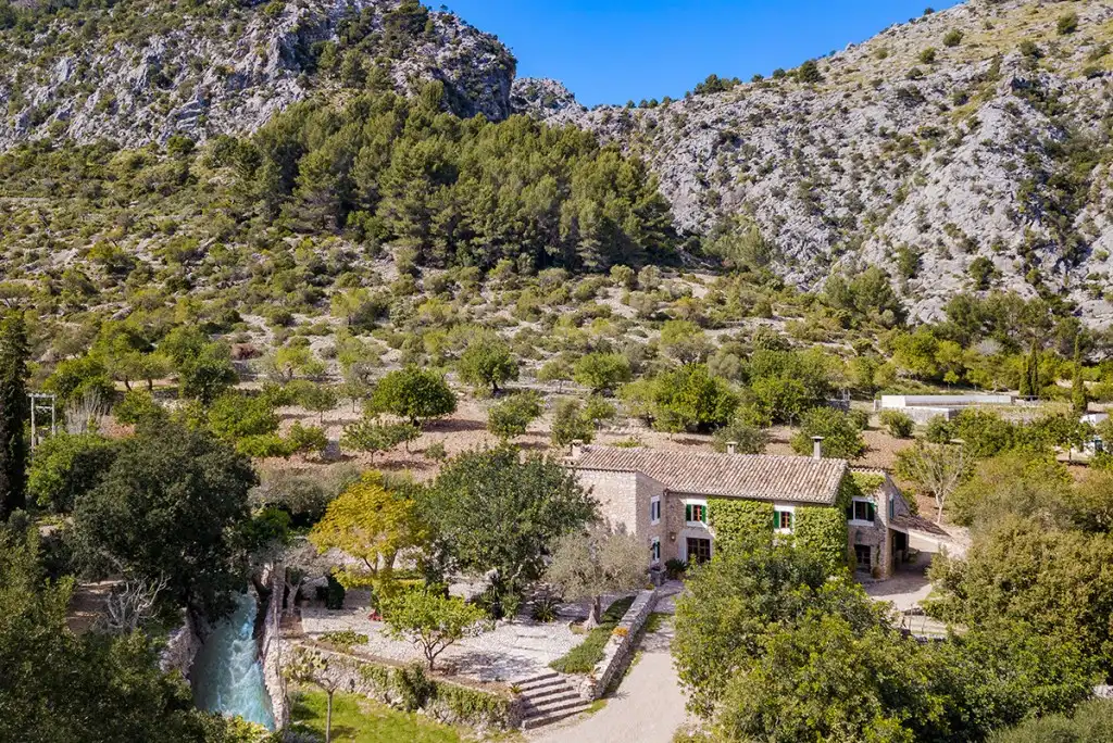 Vista exterior de Finca rústica en venda en Escorca amb Aire condicionat, Calefacció i Jardí privat