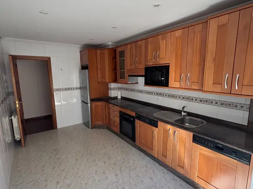 Cuina de Pis de lloguer en Ponferrada amb Calefacció, Parquet i Traster