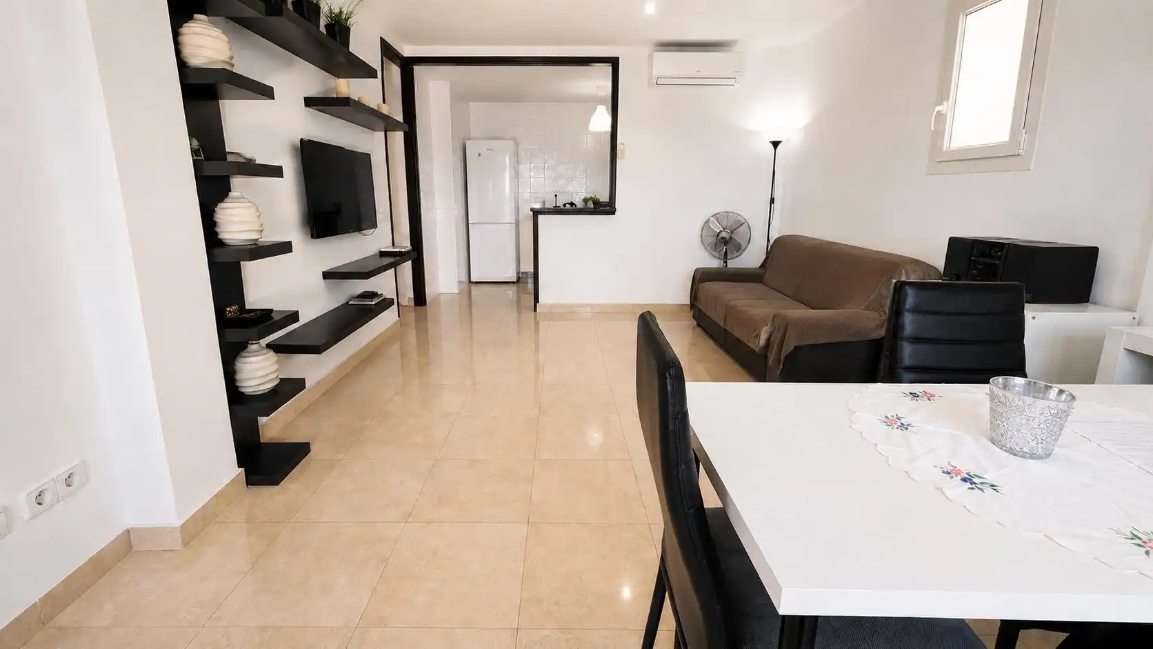 Sala de estar de Apartamento en venta en Manilva con Aire acondicionado, Amueblado y Piscina comunitaria