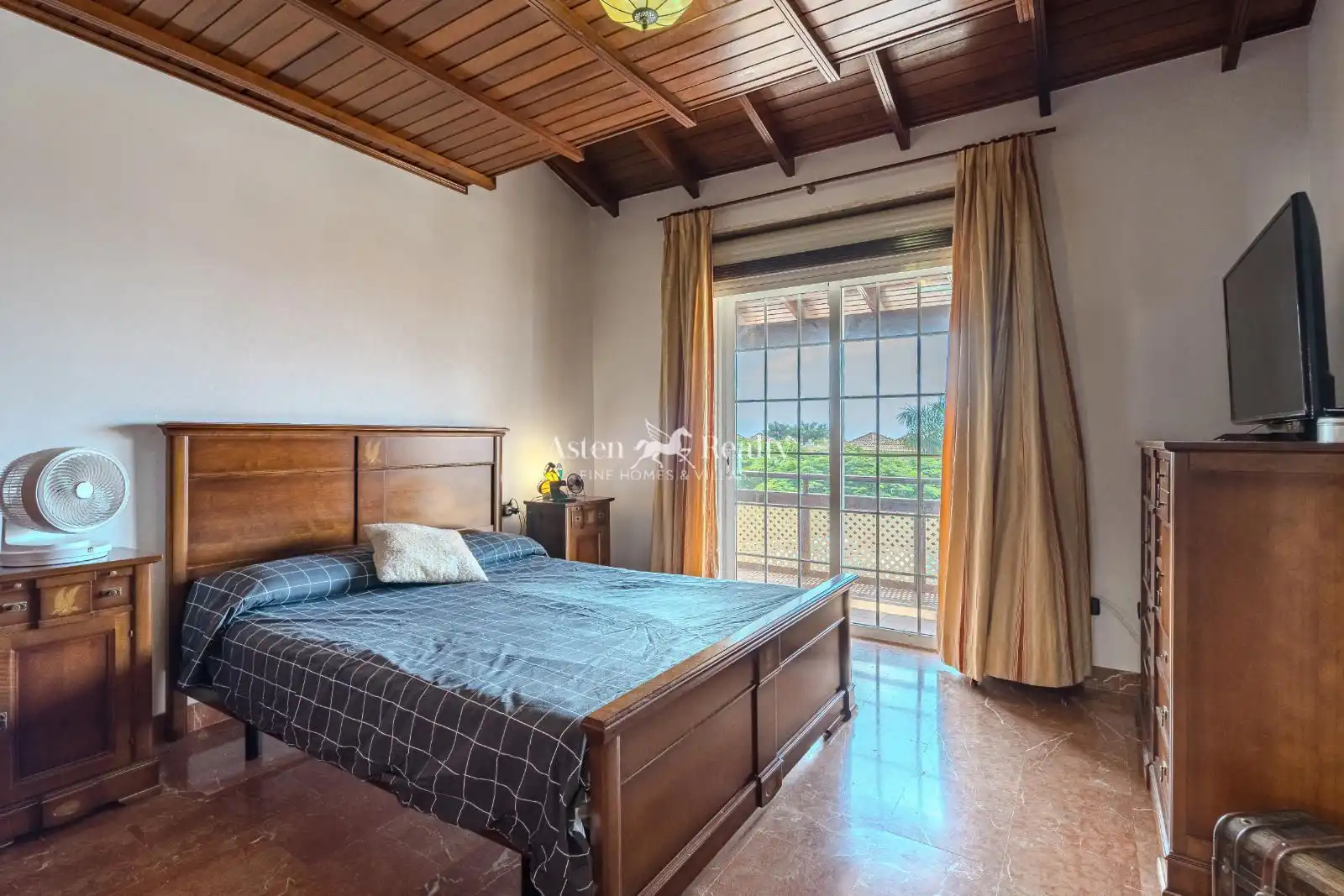 Terraced house with pool for sale in Casco Urbano, imagen 9