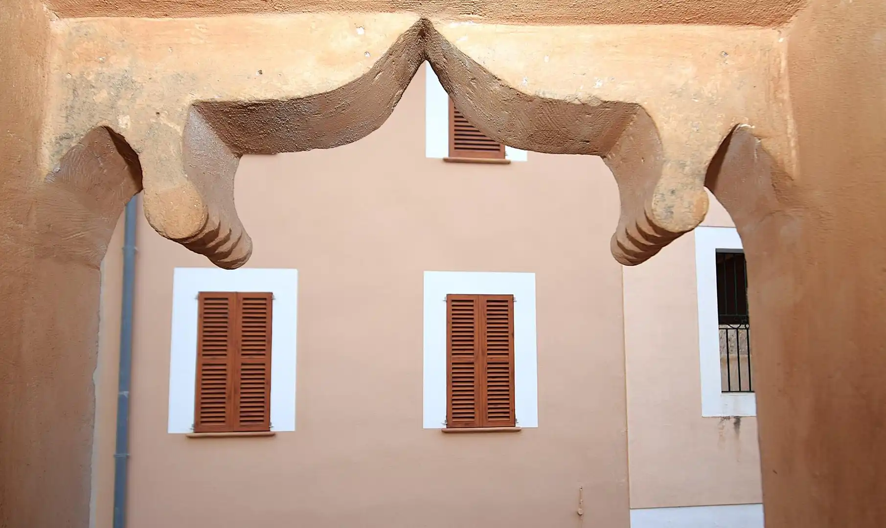 Außenansicht von Einfamilien-Reihenhaus zum Verkauf in Muro mit Klimaanlage, Terrasse und Möbliert