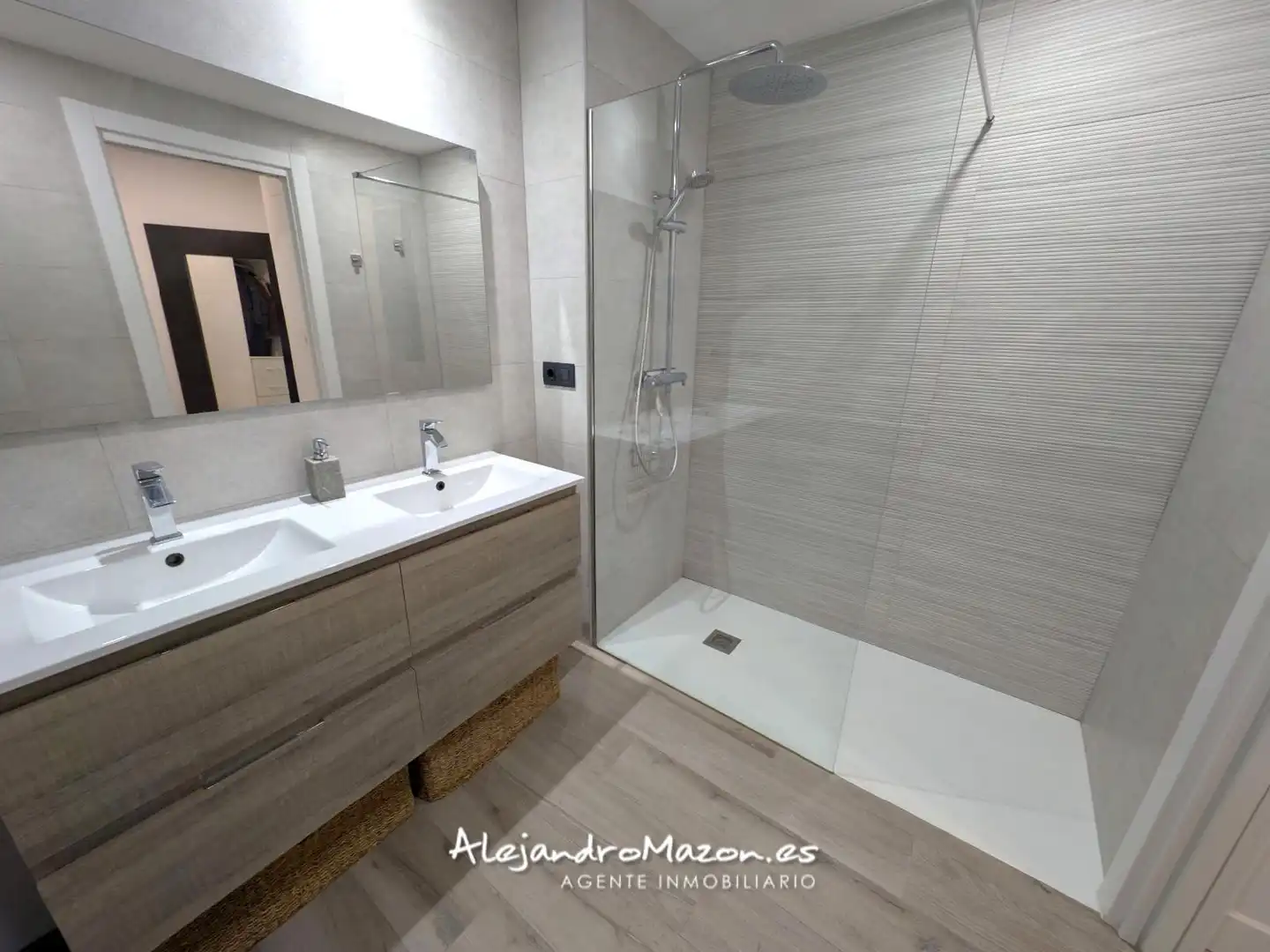 Bathroom of Flat for sale in Castro-Urdiales  with Heating, Swimming Pool and Community pool