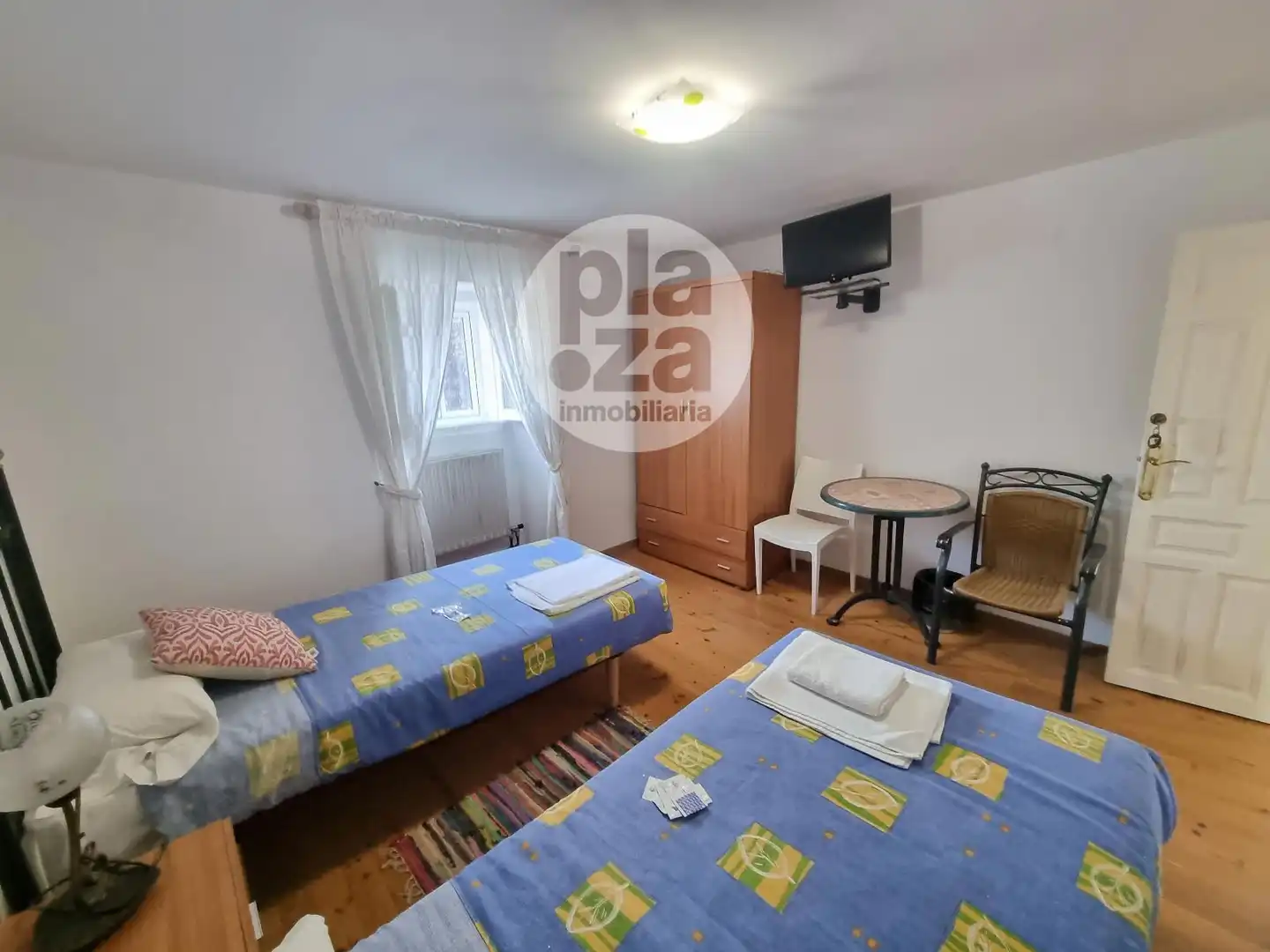 Dormitori de Casa o xalet de lloguer en Burgos amb Calefacció, Traster i Moblat
