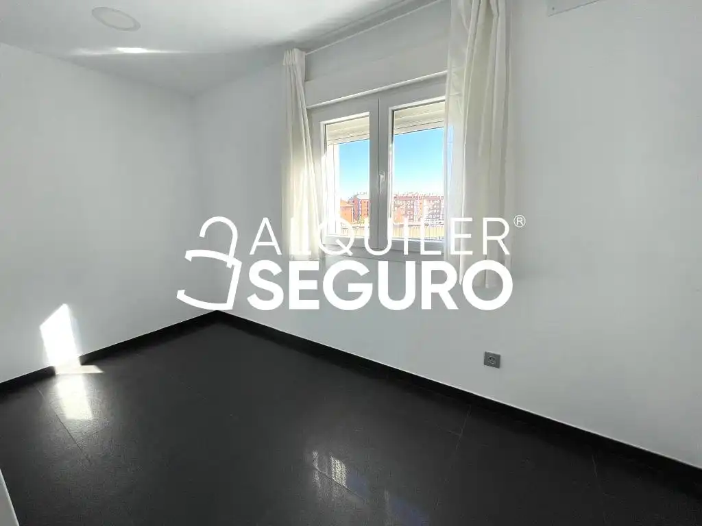 Bedroom of Flat for rent in Madrid  with Air Conditioner, Heating and Furnished