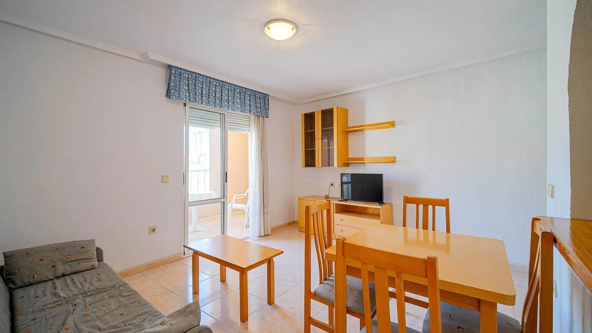 Sala d'estar de Àtic en venda en Torrevieja amb Terrassa, Moblat i Piscina comunitària
