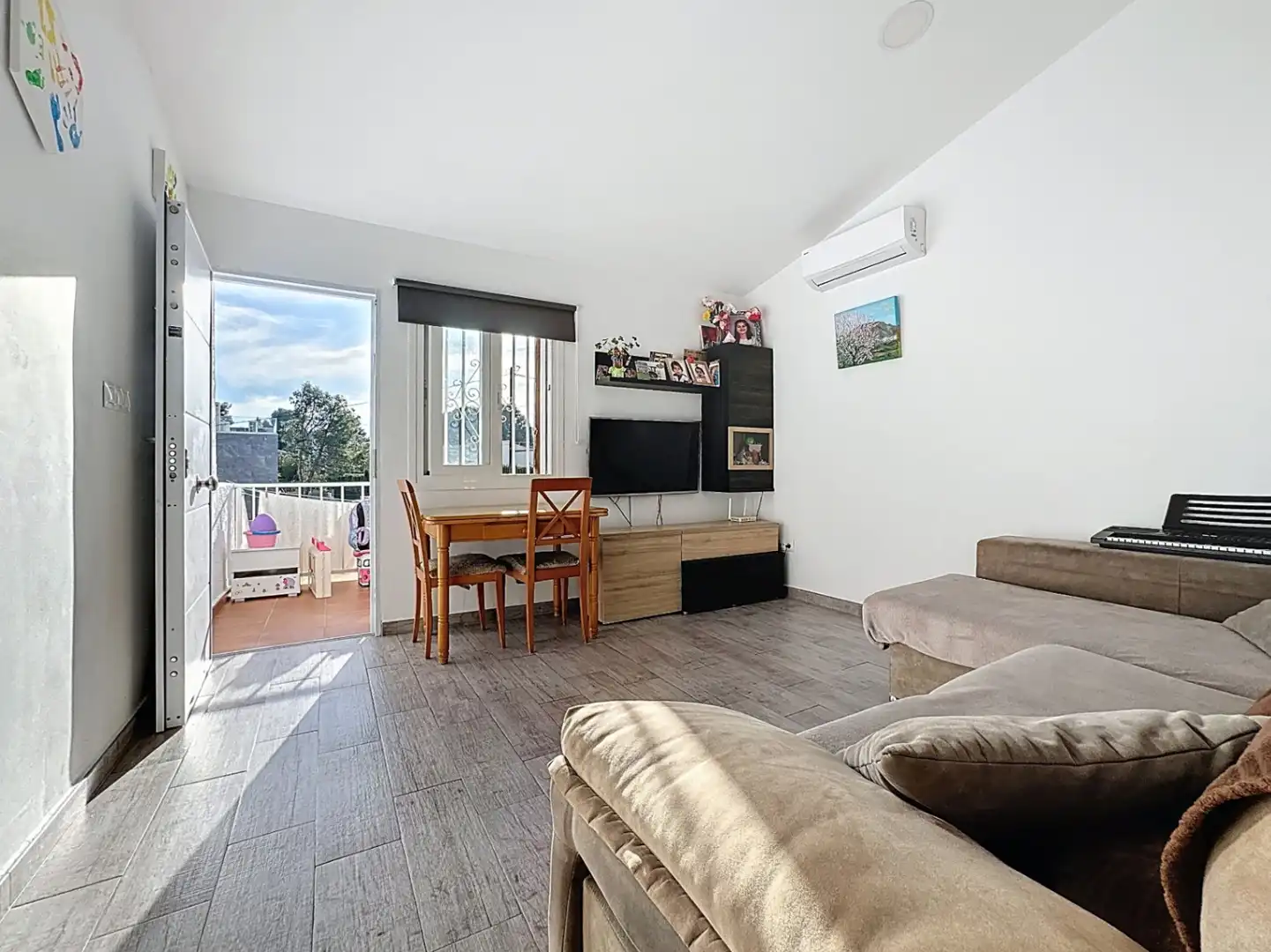 Sala de estar de Casa o chalet en venta en La Nucia con Aire acondicionado, Jardín privado y Terraza