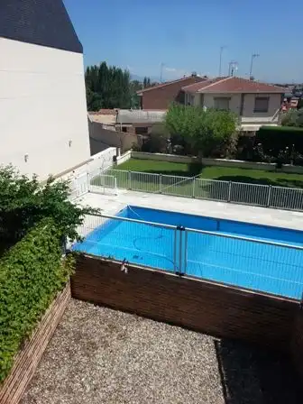 Piscina de Estudi de lloguer en Pozuelo de Alarcón amb Calefacció, Jardí privat i Parquet