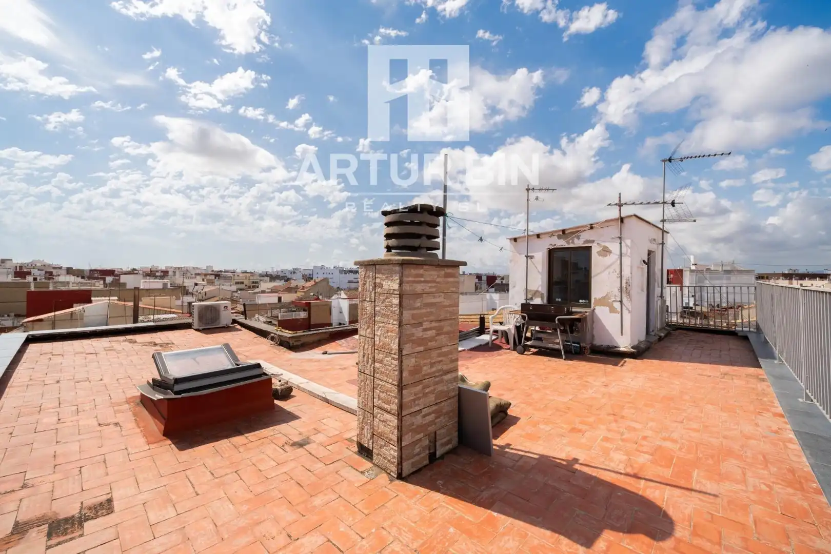 Vista exterior de Àtic en venda en Paiporta amb Aire condicionat i Terrassa