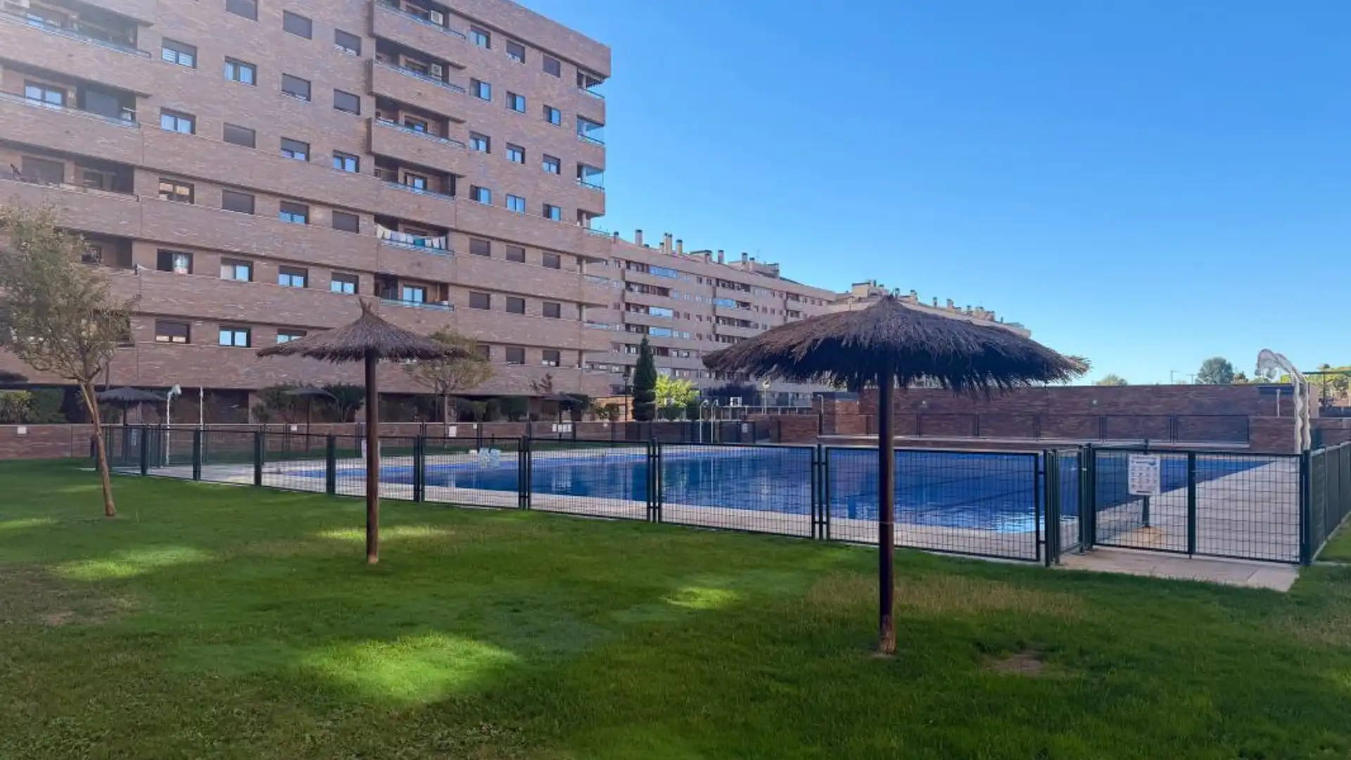 Piscina de Piso en venta en Seseña con Calefacción, Jardín privado y Terraza