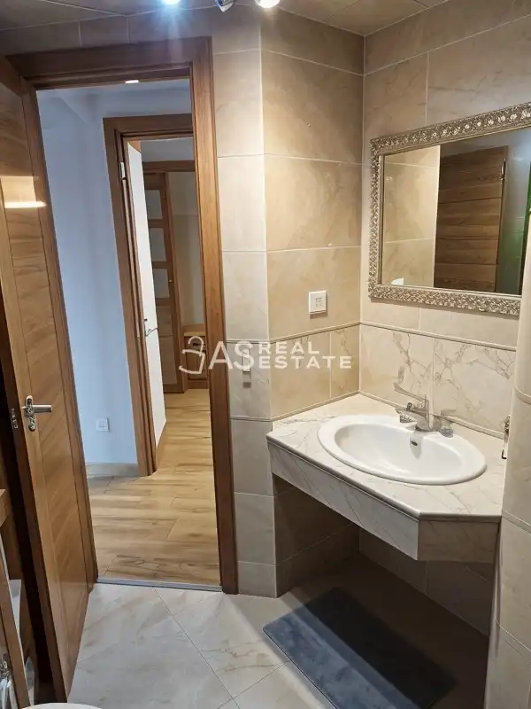 Bathroom of Flat for sale in Madrid  with Air Conditioner, Swimming Pool and Furnished