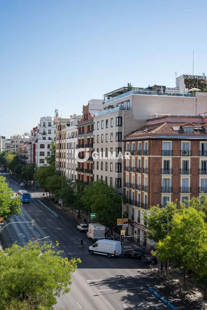 Vista exterior de Dúplex en venta en Madrid con Calefacción y Balcón
