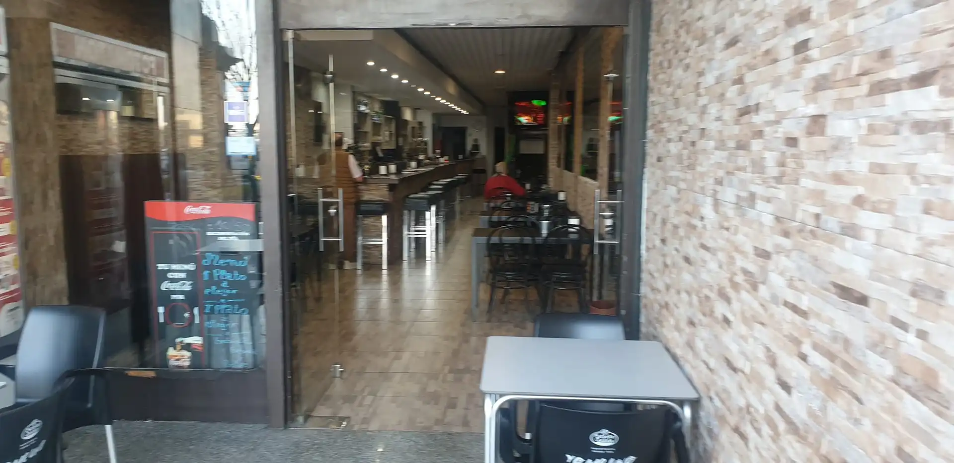 Local en traspaso en Avenida Linares Rivas, Ensanche