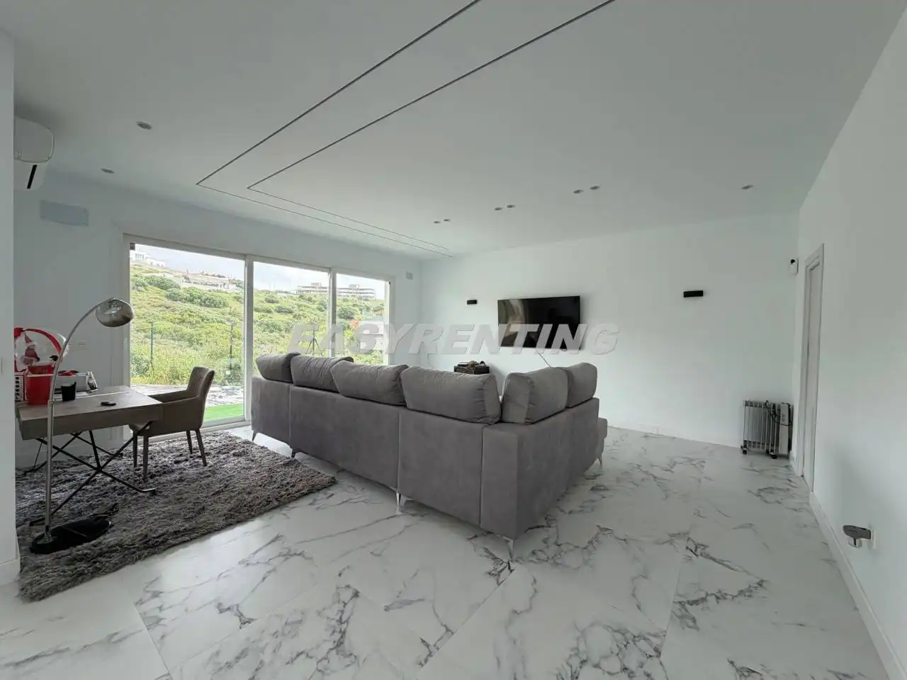 Living room of Houses for sale in La Línea de la Concepción  with Air Conditioner, Private garden and Terrace