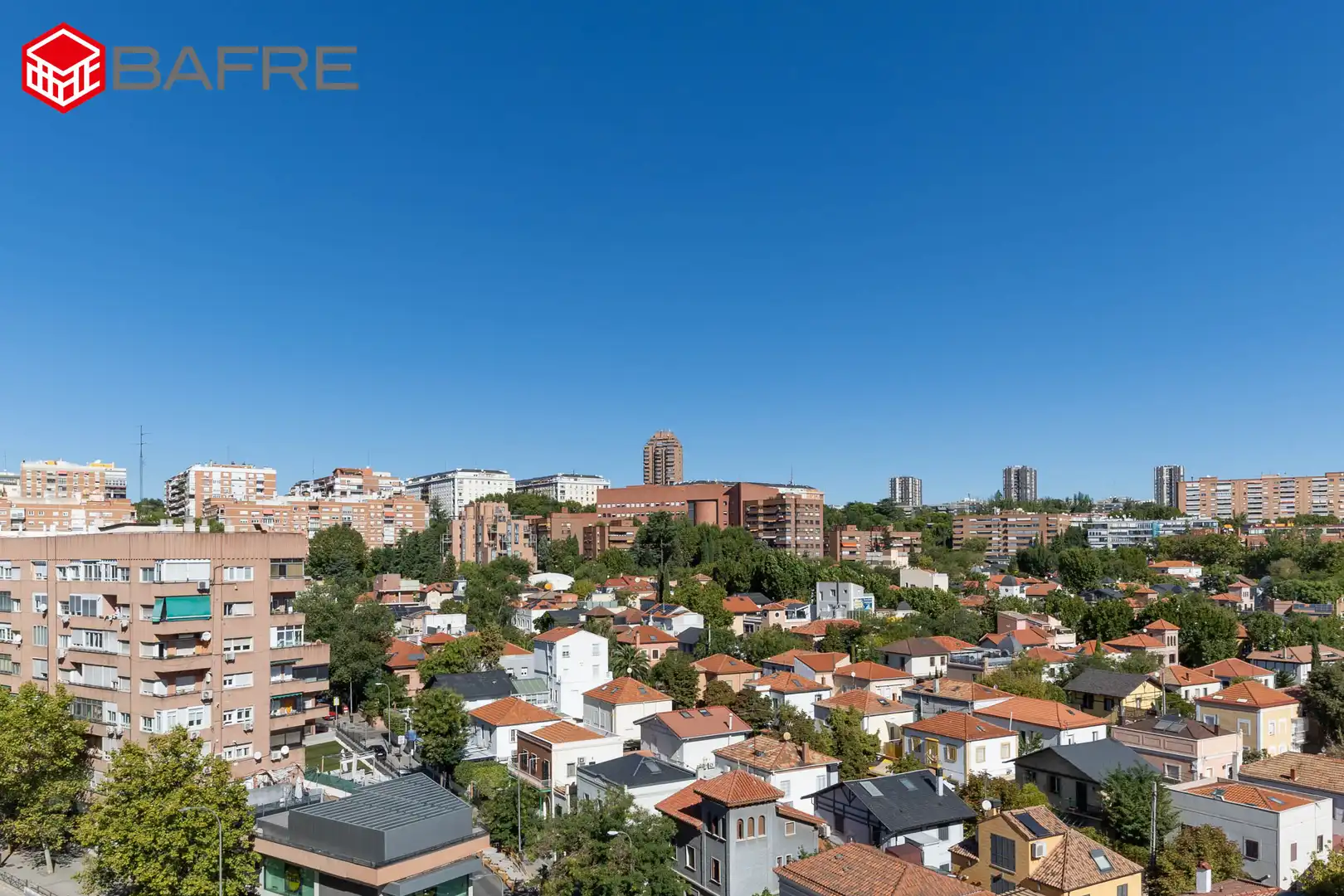 Vista exterior de Àtic en venda en Madrid amb Aire condicionat, Calefacció i Terrassa