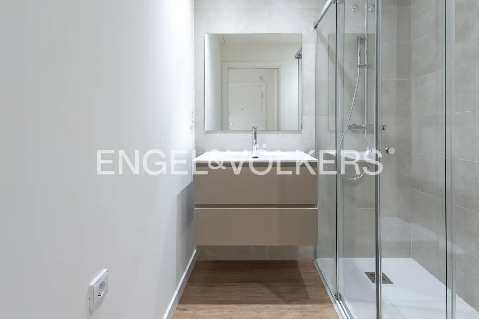 Bathroom of Ground floor for rent in Badalona  with Heating, Parquet flooring and Terrace
