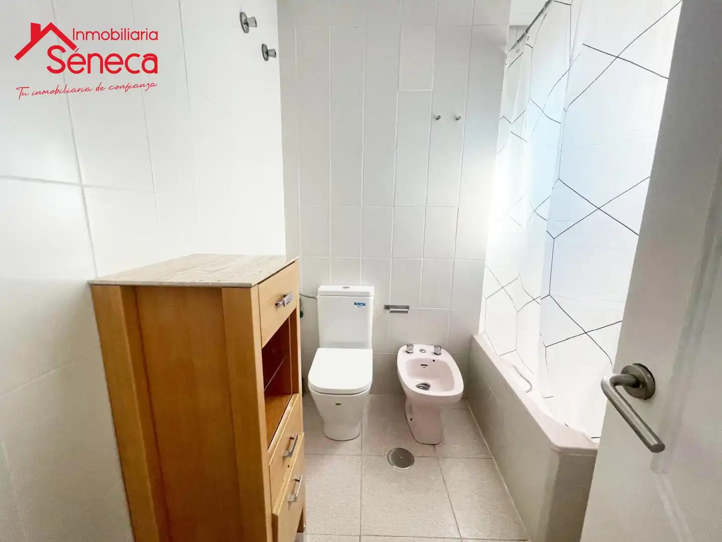 Badezimmer von Dachboden zum Verkauf in Córdoba mit Klimaanlage, Heizung und Abstellraum