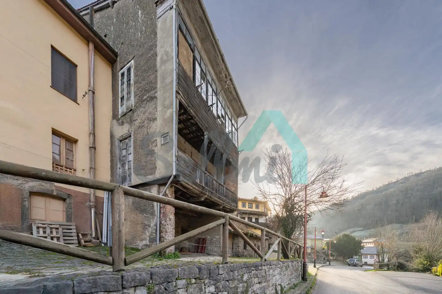 Vista exterior de Casa adosada en venta en Quirós con Parquet y Trastero