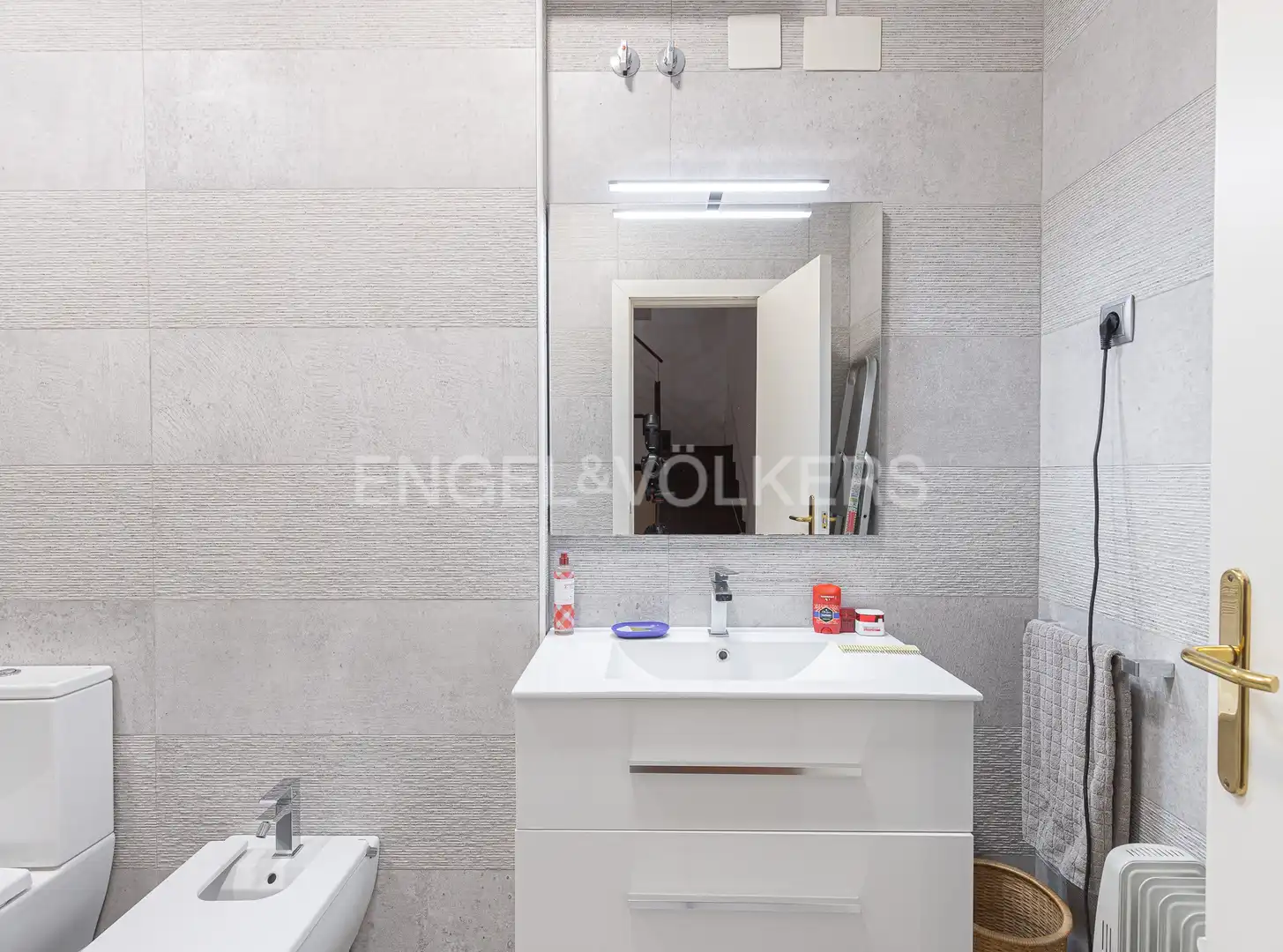 Baño de Casa adosada de alquiler en Barcelona con Aire acondicionado, Calefacción y Jardín privado