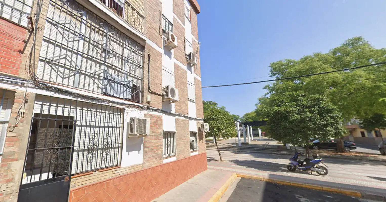 Vista exterior de Pis en venda en Dos Hermanas