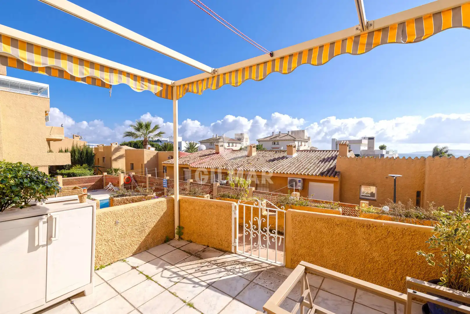 Terrasse von Einfamilien-Reihenhaus zum Verkauf in Estepona