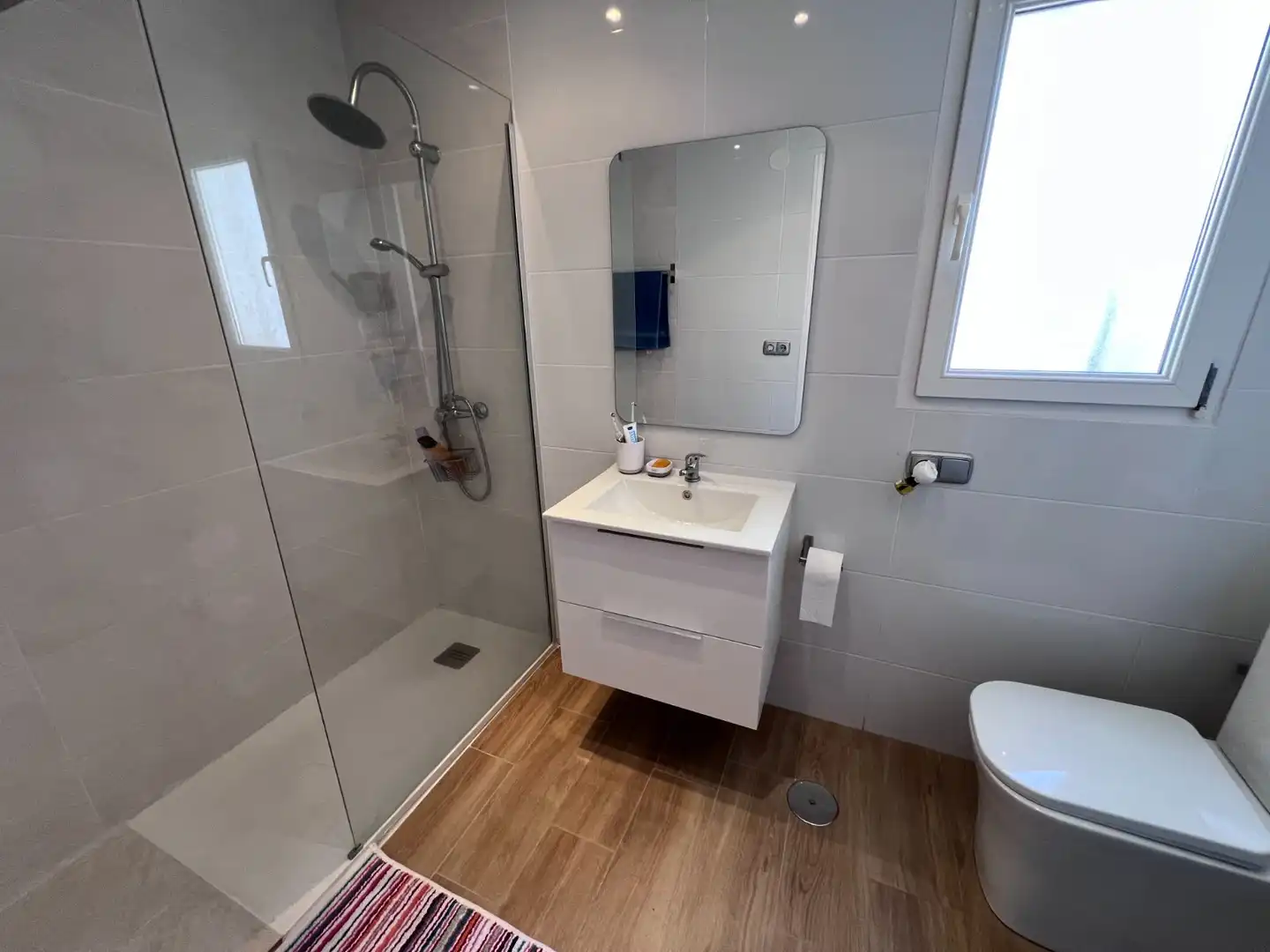 Bathroom of Flat for rent in Estepona  with Air Conditioner, Internet and Community pool