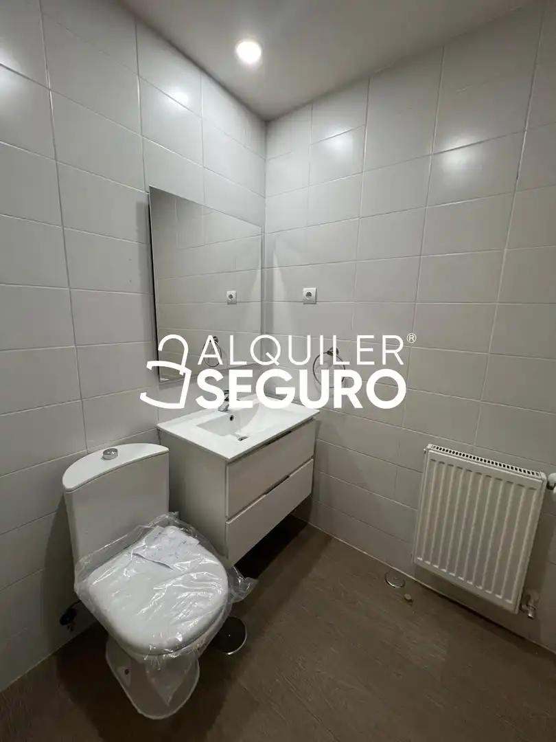 Bathroom of Flat for rent in Fuencarral - El Pardo