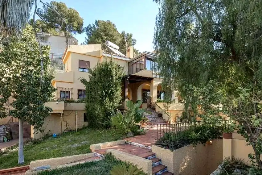Außenansicht von Haus oder Chalet zum Verkauf in Málaga mit Klimaanlage, Heizung und Privatgarten