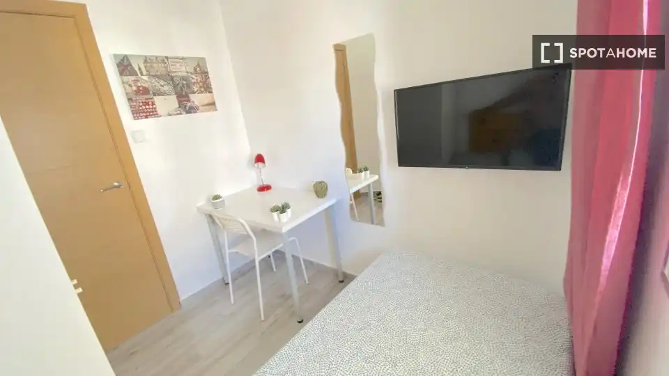 Bedroom of Flat for rent in Sevilla  with Air Conditioner, Heating and Furnished