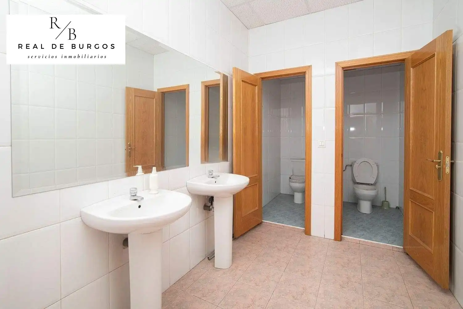 Bathroom of Office for rent in Valladolid  with Air Conditioner and Heating
