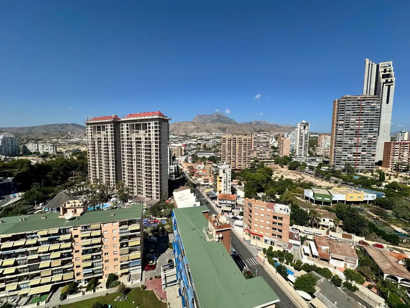 Vista exterior de Estudi en venda en Finestrat amb Jardí privat, Terrassa i Moblat