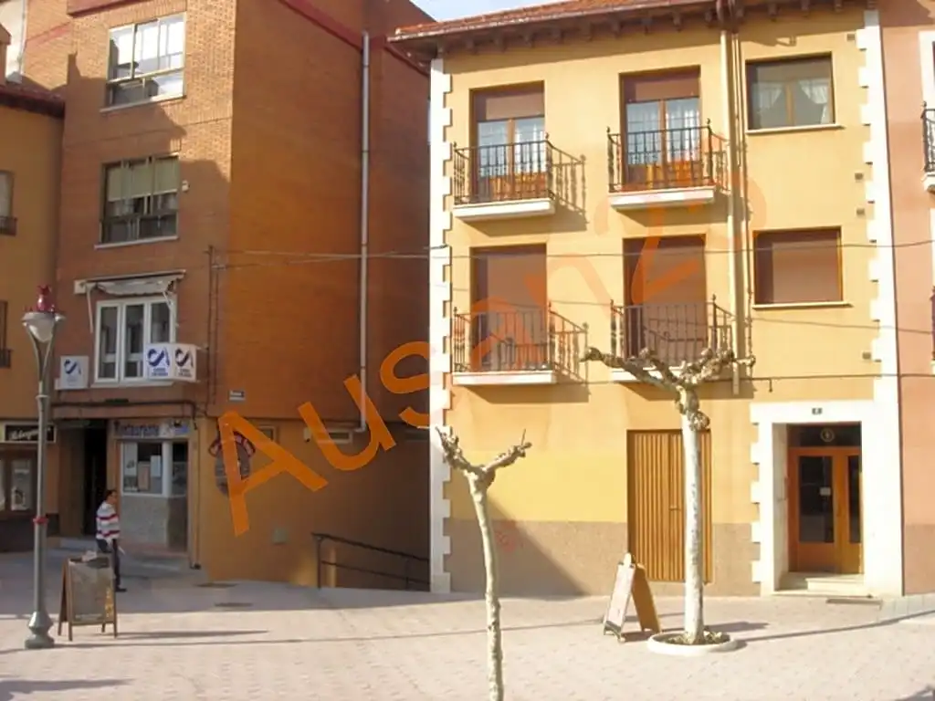 Vista exterior de Local en venda en Aranda de Duero