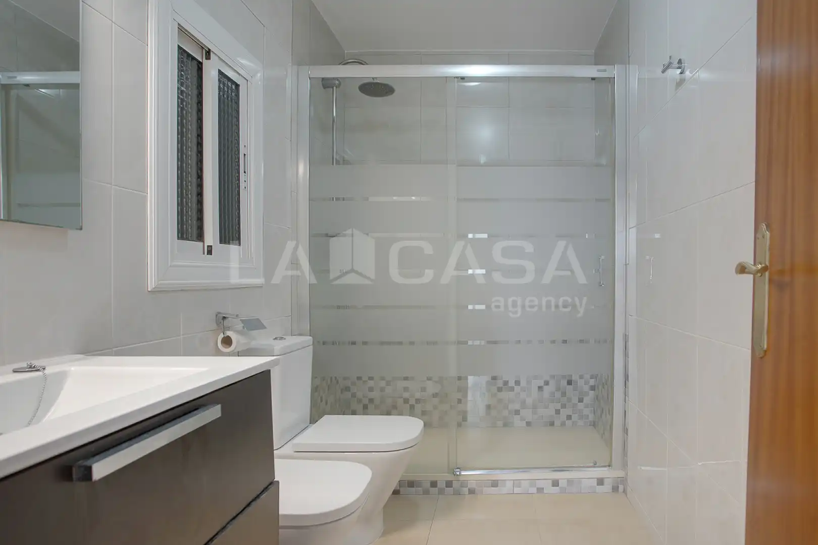 Baño de Piso en venta en L'Hospitalet de Llobregat con Calefacción y Balcón
