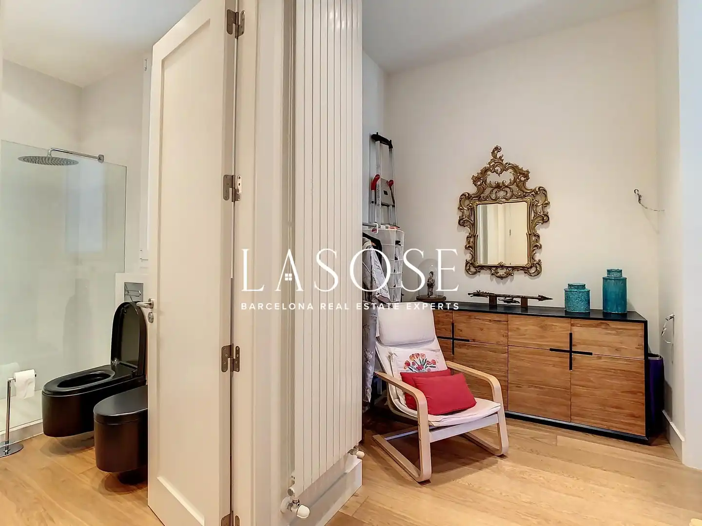 Dormitori de Apartament de lloguer en Barcelona amb Aire condicionat, Parquet i Balcó